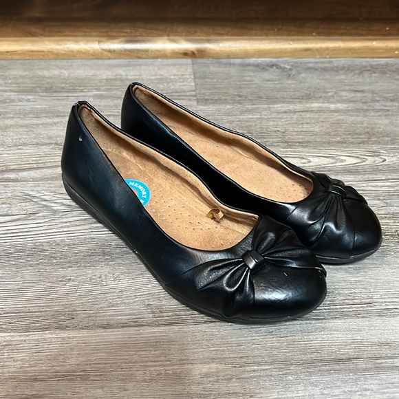 Black Flats-Size 6 - Picture 1 of 8
